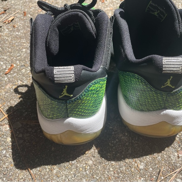 Jordan 11 Retro Low Green Snakeskin
Size 8.5 - Picture 4 of 7